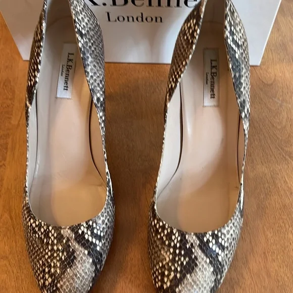 L.K. Bennett London snake Pumps US size 10.5 brown and Cream color - Picture 2 of 7